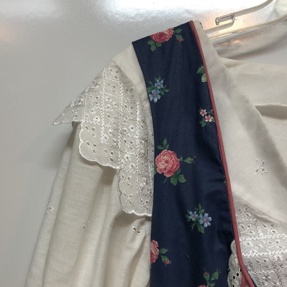Handmade Dirndl Dress Floral Navy White eyeleted Lace Details apron Women's S M - Picture 5 of 11
